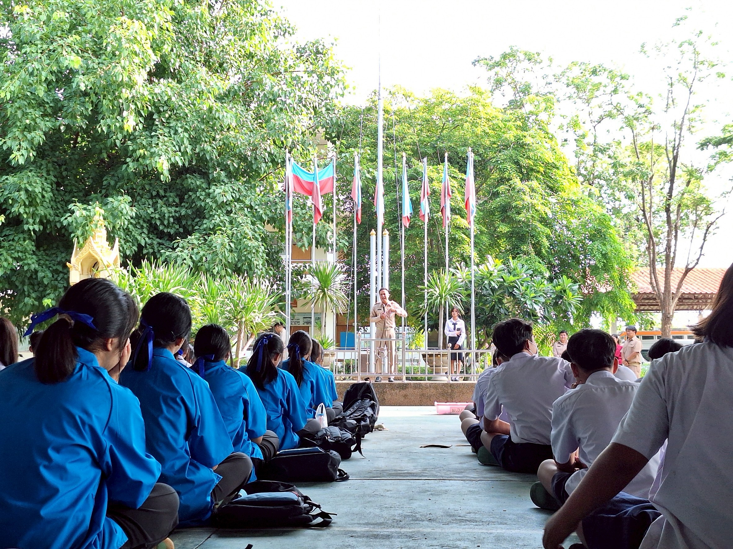LINE_ALBUM_phx.txnrab peid phakh reiyn 1_2568 laea naeana khru him_250520_13.jpg